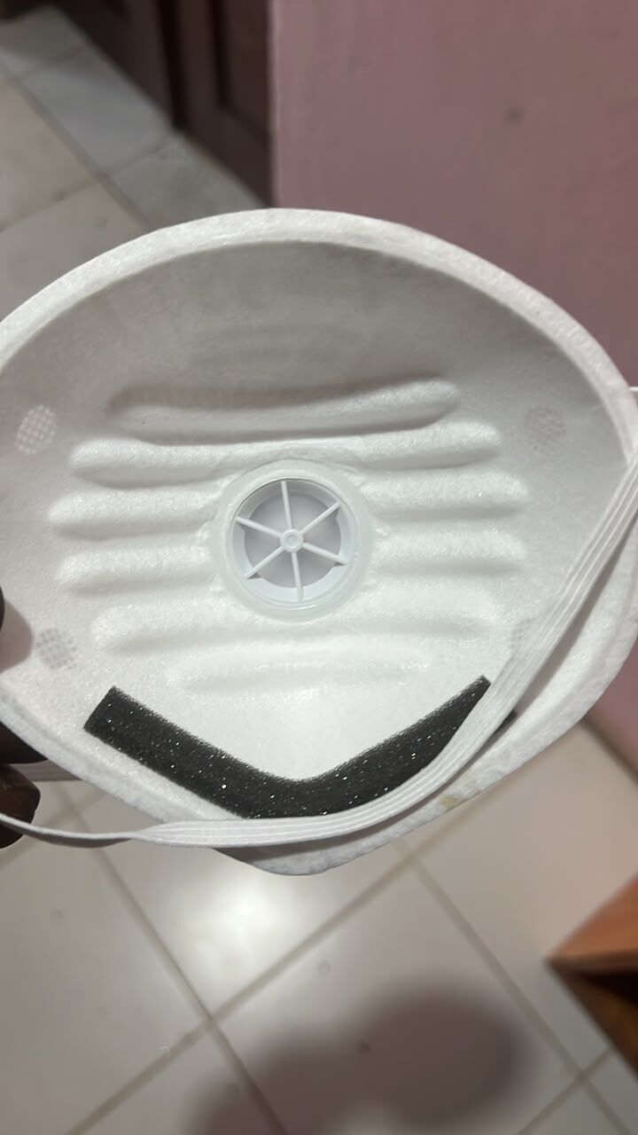 Cup-style face mask, inside